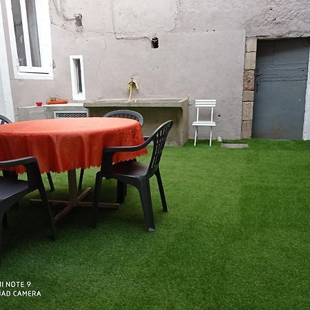 Le Gite De Flavie Montpeyroux (Herault) Exterior foto