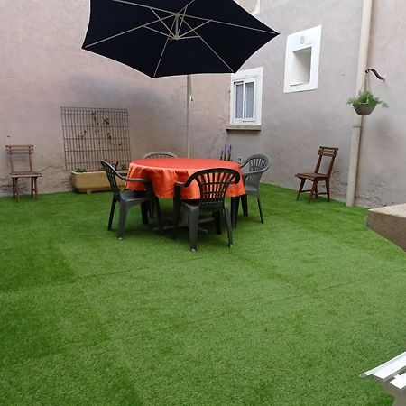 Le Gite De Flavie Montpeyroux (Herault) Exterior foto