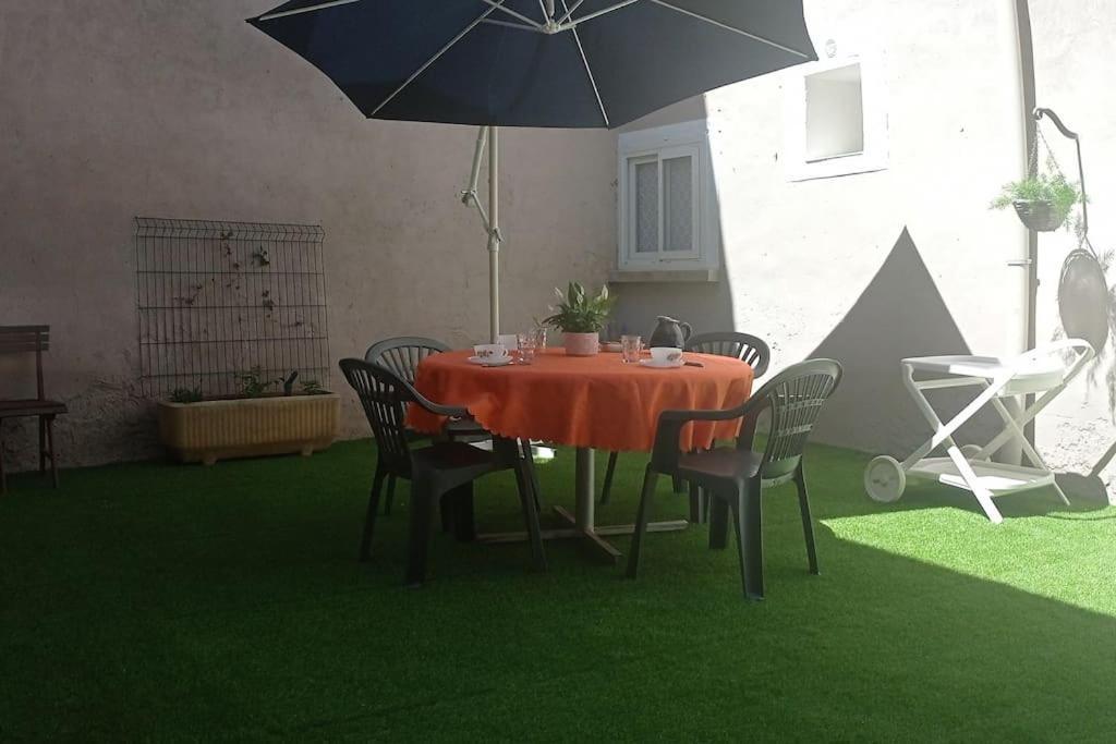 Le Gite De Flavie Montpeyroux (Herault) Exterior foto